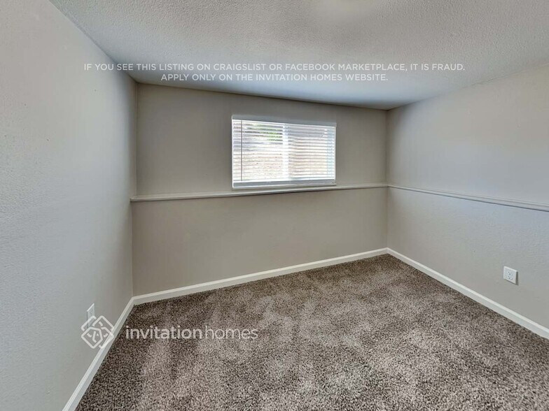 Building Photo - 16265 E Hamilton Pl