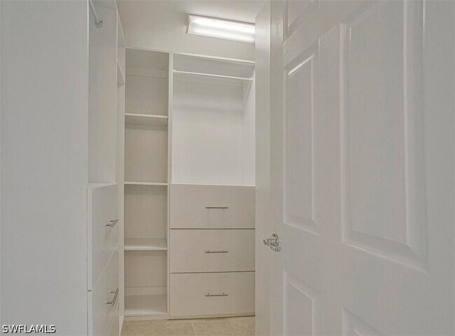 Building Photo - 5784 Declaration Ct