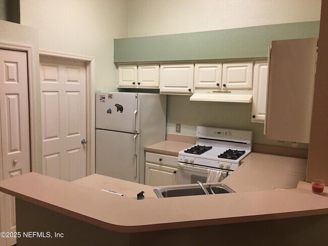 Building Photo - 13810 Sutton Park Dr N