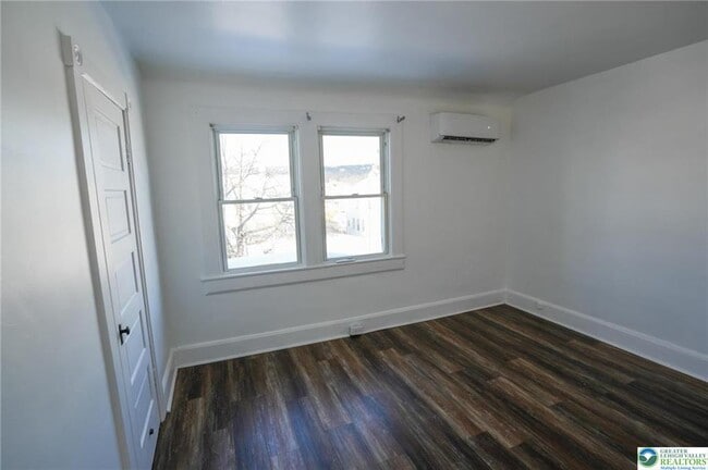 Building Photo - 256 Lehigh Ave