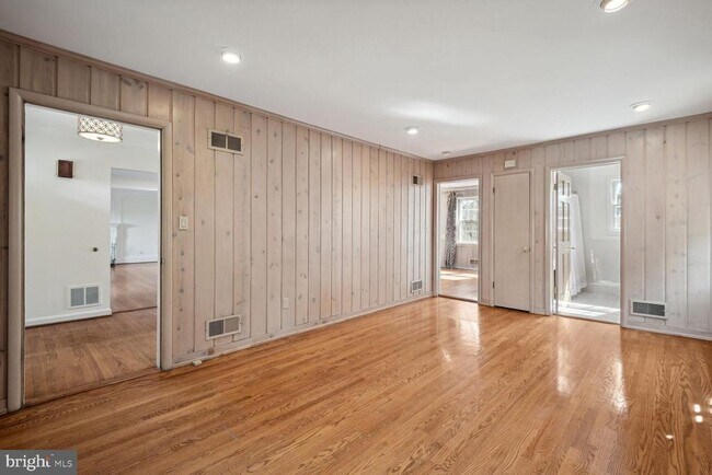 Building Photo - 5801 Hillburne Way