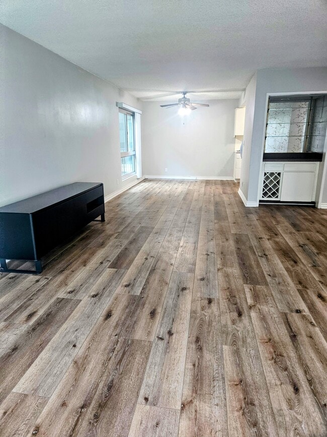 Living Room - 6001 Canterbury Dr