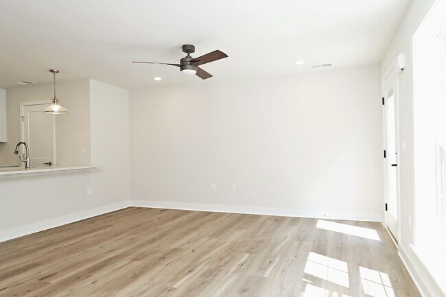 Building Photo - $1,000 Off 1st Month's Rent! Dog-Friendly End-Unit Apartment