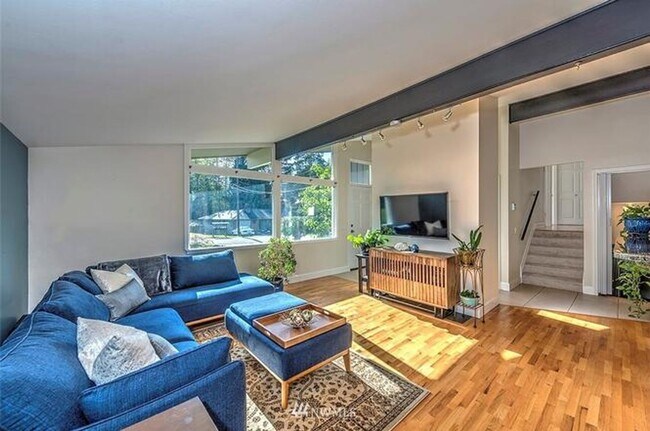 Building Photo - 3-Bedroom Lynnwood Home Near Light Rail with Central A/C & Backyard Oasis