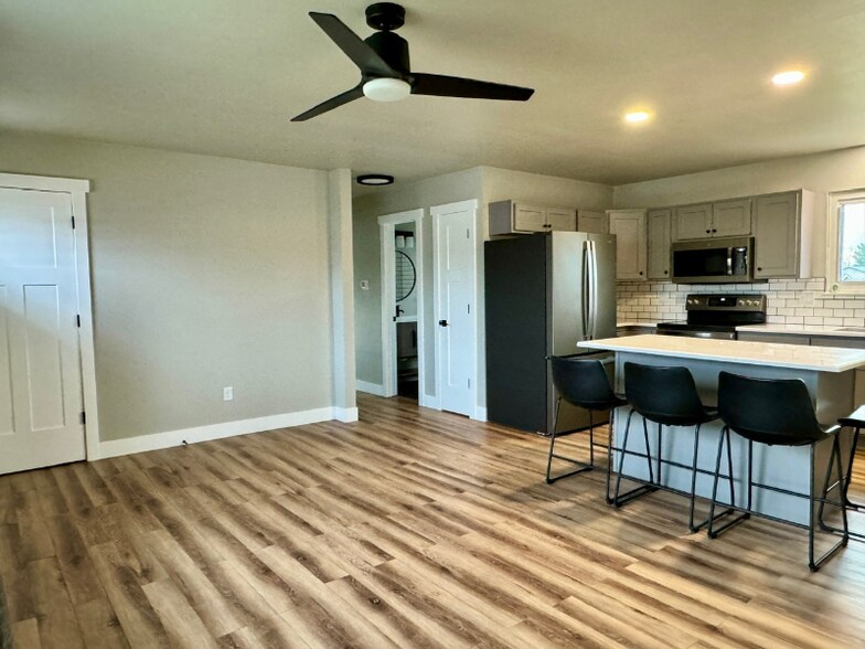 Building Photo - 4512 Pierce Ave