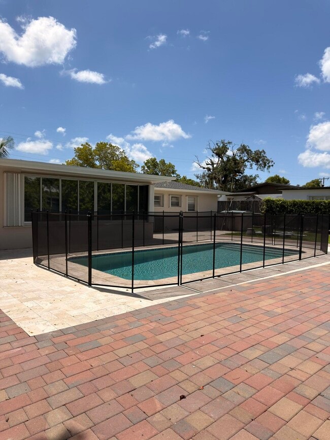 Building Photo - 7500 SW 98th Ct