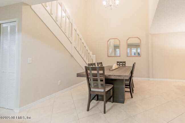 Building Photo - 11060 Wandering Oaks Dr