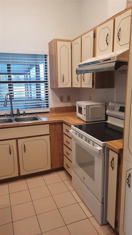 Building Photo - 62 Burbank Dr