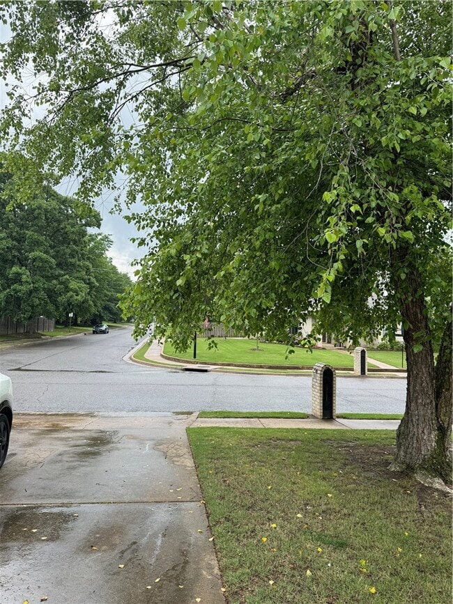 Building Photo - 82 E Cydnee St