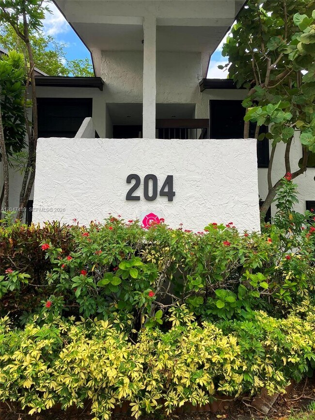 Building Photo - 204 Lake Pointe Dr