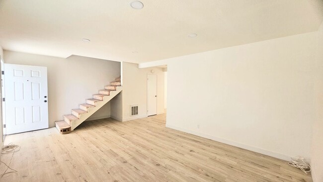 Building Photo - Gorgeous Remodeled 3bed 3bath 2 car garage...