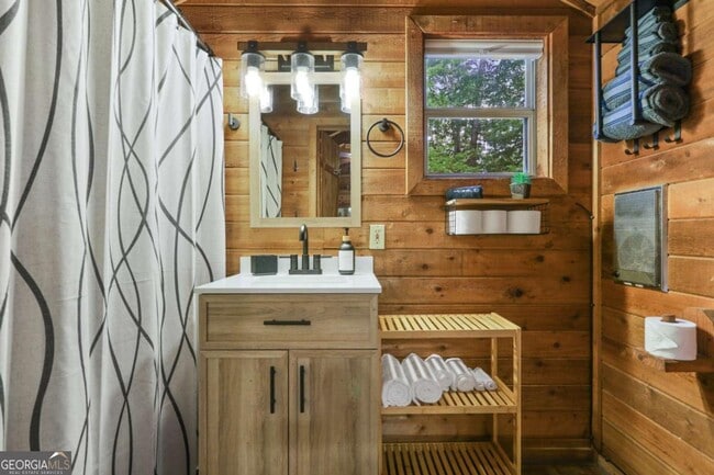 Building Photo - 166 Nantahala Pass Rd