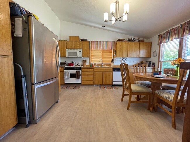 Building Photo - 3-Bedroom Home in Beaverton!