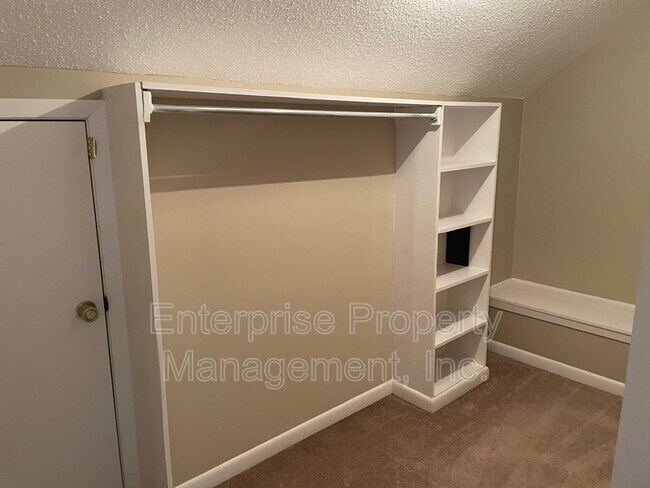 Building Photo - 384 Sherburne Cove