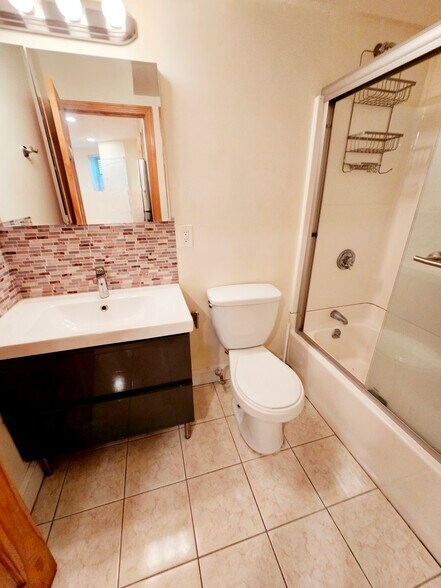 Building Photo - 1803 Beacon St