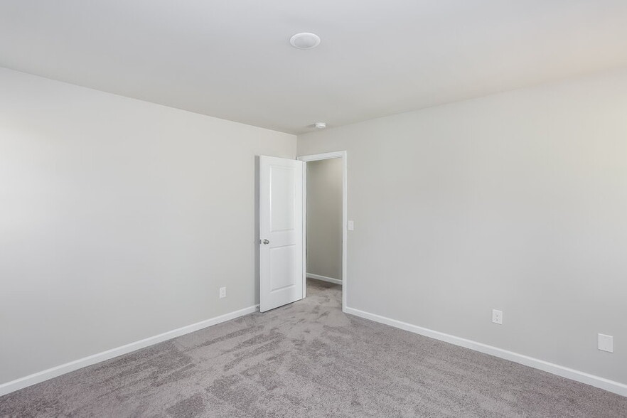 Building Photo - 9221 Treyburn Dr