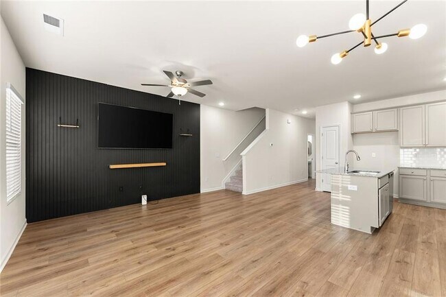 Building Photo - 76 Regent Pk