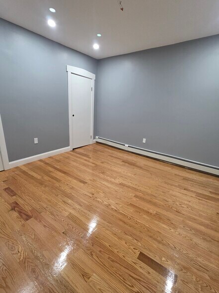 Building Photo - 18 Mascot St