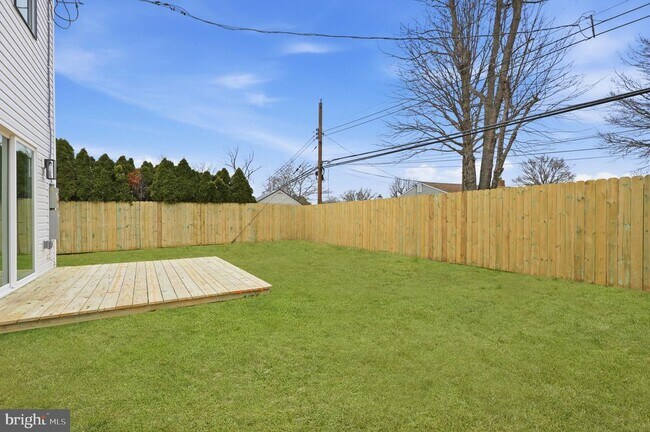 Building Photo - 31 Swan Ln