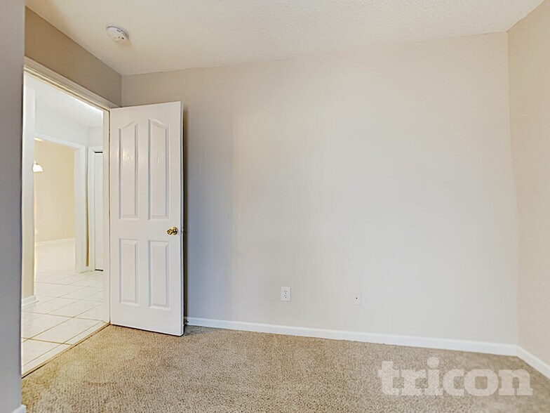 Building Photo - 3010 Great Falls Dr