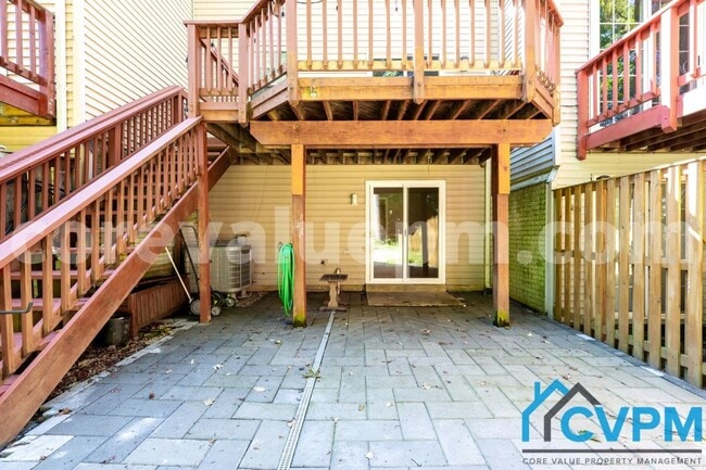 Building Photo - 9438 Fens Hollow
