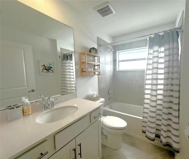 Building Photo - 14221 Heritage Landing Blvd