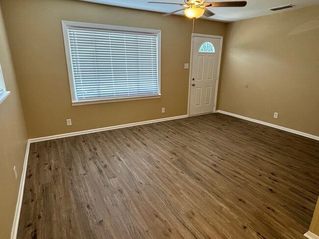 Building Photo - 5920 Windy Hill Cir S