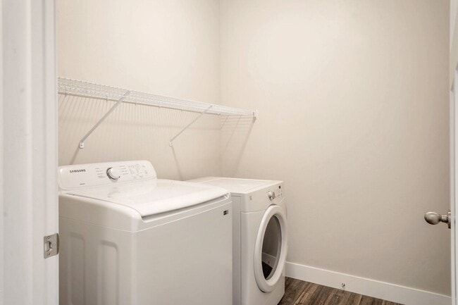 Building Photo - Beautiful Top Level Condo w 1 car garage