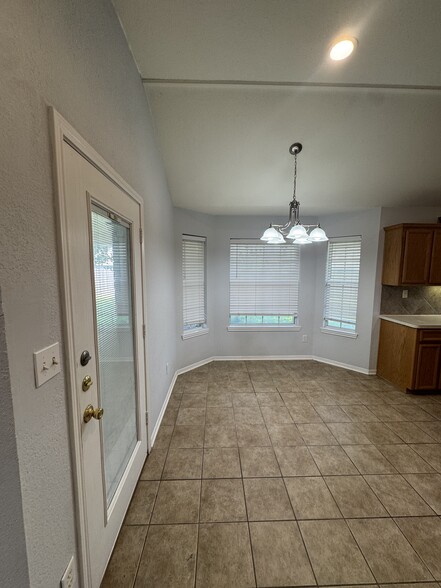 Dinning area - 4301 Capri Dr