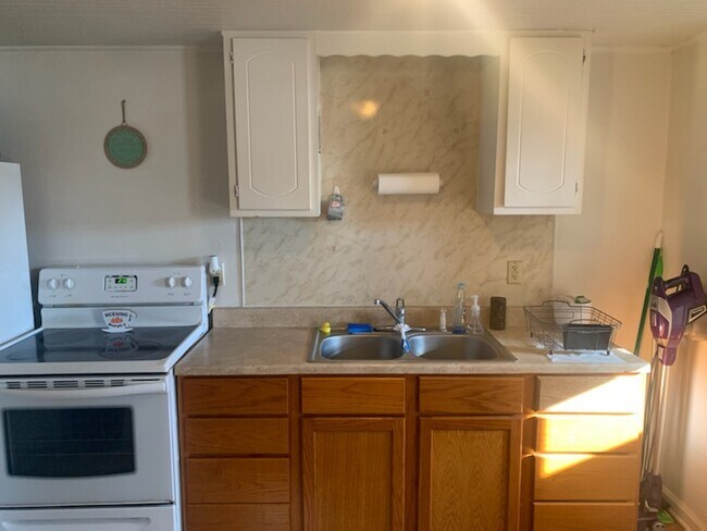 Building Photo - 516 Monroe St