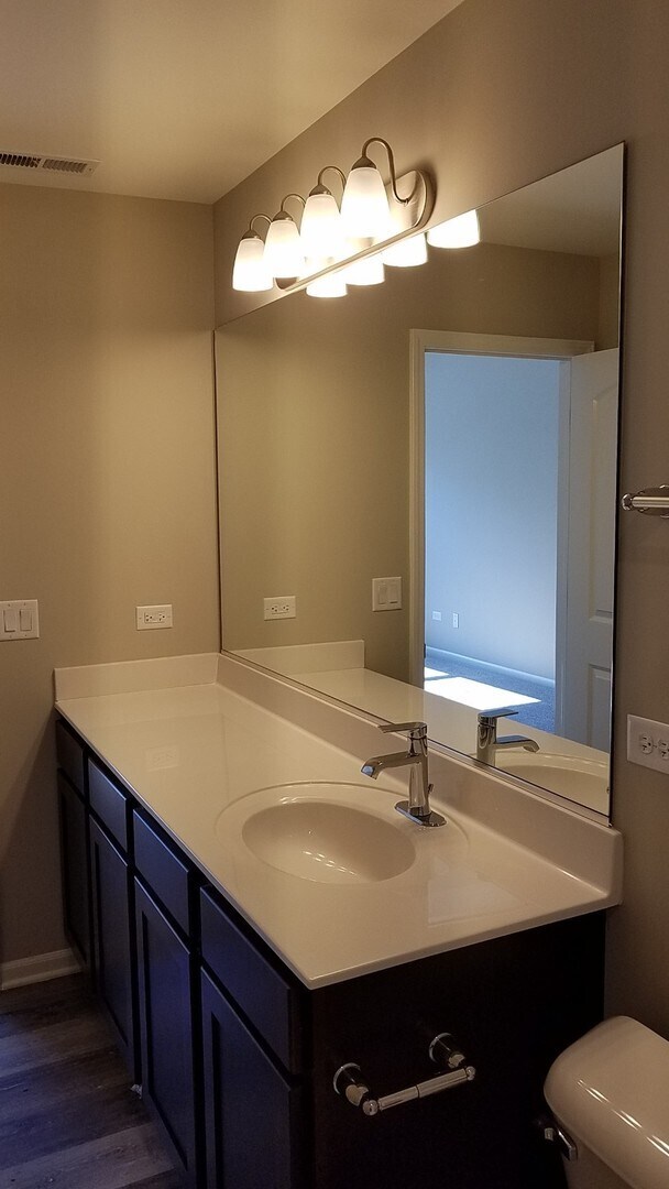 Building Photo - 2Br/2Ba Rental Home - Second Floor Emery Oak