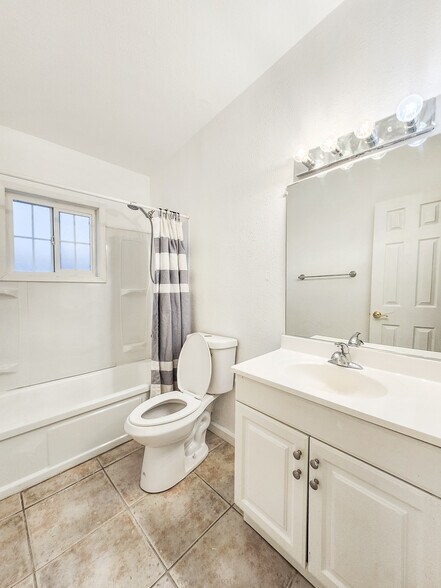 Building Photo - 5527 Baileya Ave