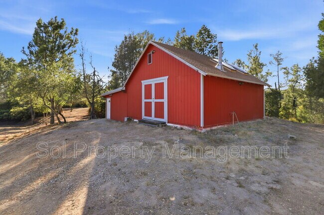 Building Photo - 1005 Summit Rd