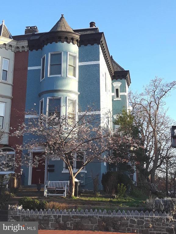 Primary Photo - 323 1/2 E St NE