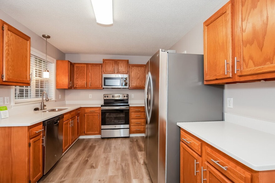 Building Photo - 818 Highlander Ct