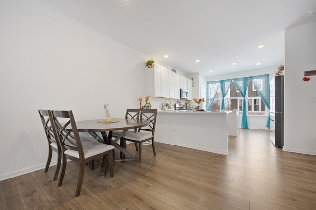 Building Photo - 620 Wolverine Dr