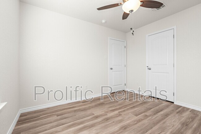 Building Photo - 103 Lost Trl