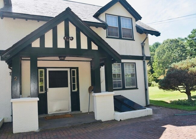 Building Photo - 2 N Great Hill Dr