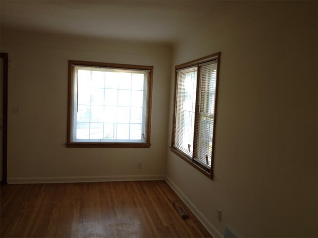 Building Photo - 5620 35th Ave S