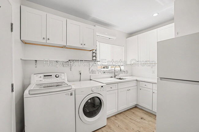 Building Photo - 3663 Madeira Way