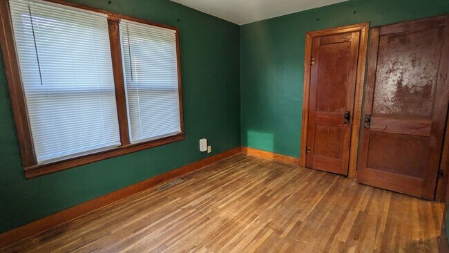 Building Photo - Cozy 2 Bedroom House!