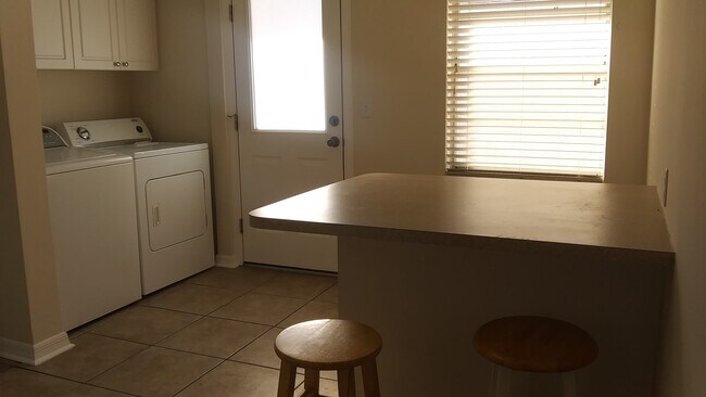 Building Photo - 5168 Taylor Ave