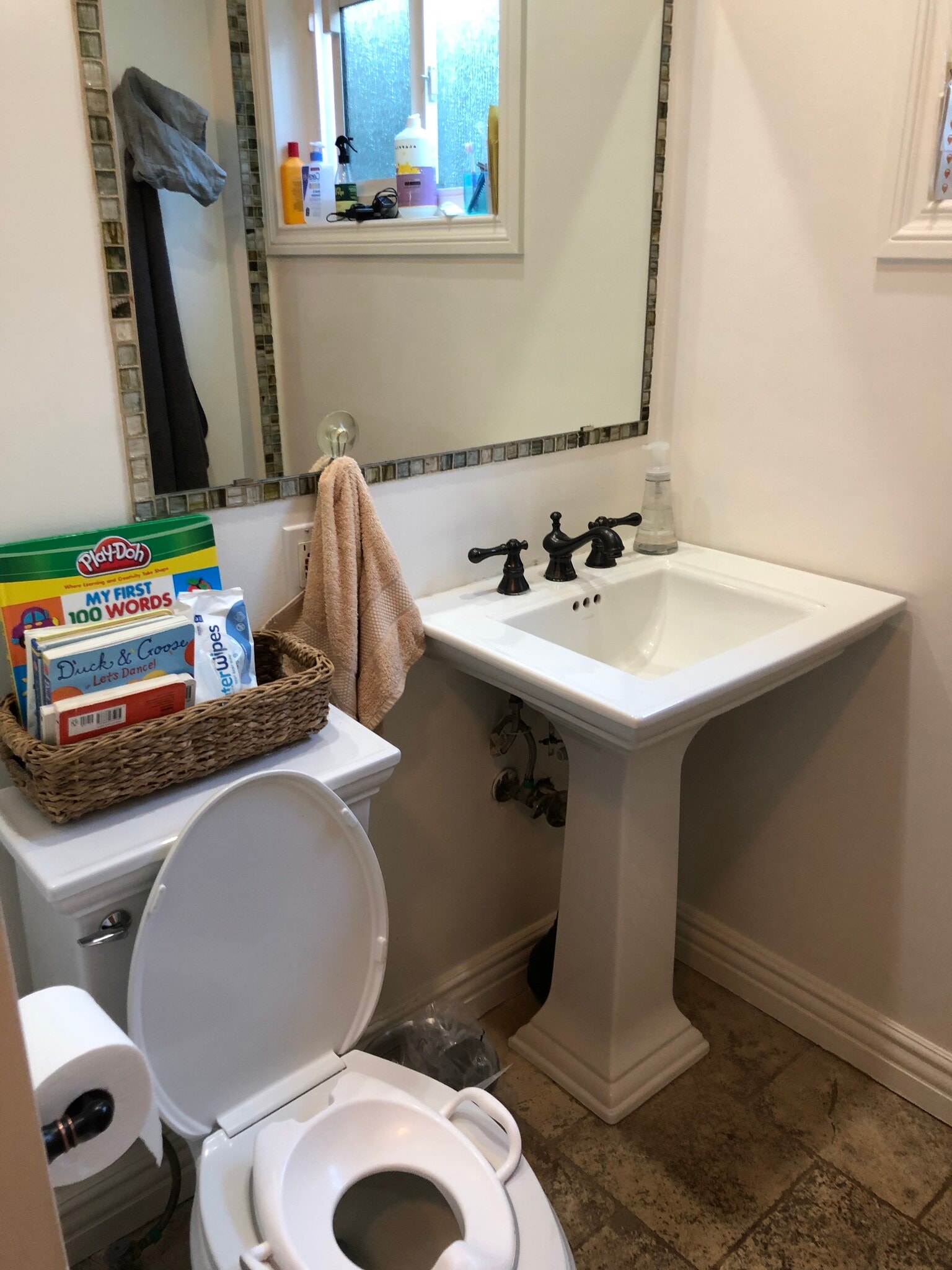 Hallway Bathroom - 5507 Noble Ave