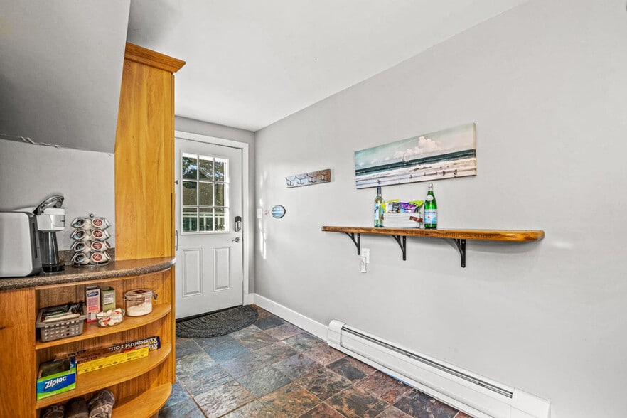 Building Photo - 146 Vassall St