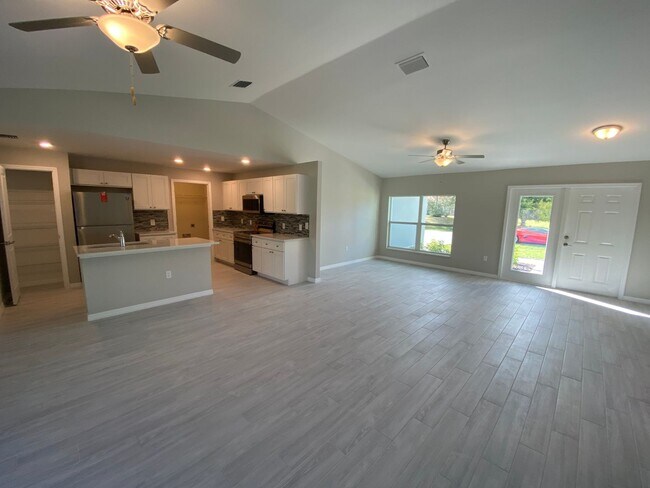 Building Photo - House for rent