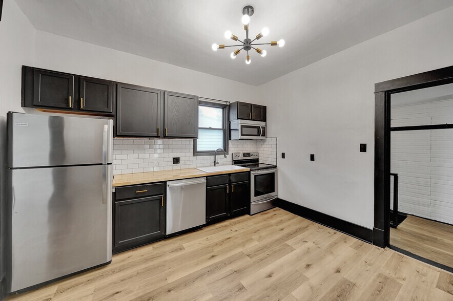 Building Photo - 705 New Hampshire St
