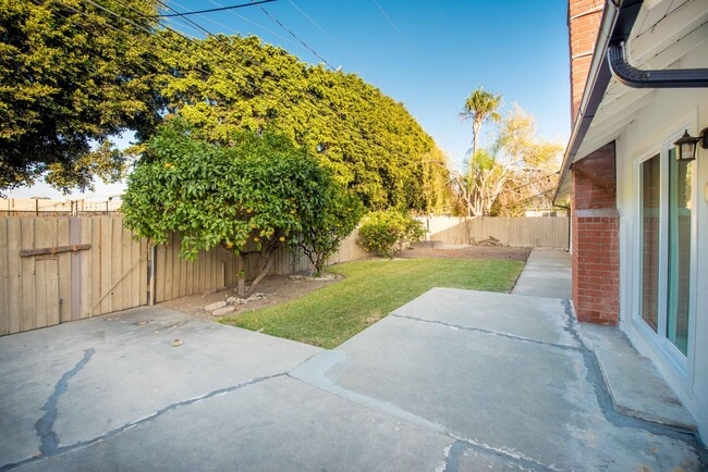 Building Photo - Newly Remodeled Single Family Home