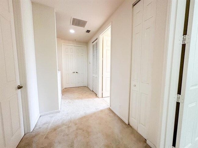Building Photo - 4335 Coventry Pointe Way