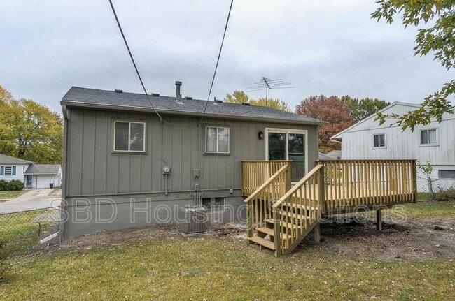 Building Photo - 9524 Wallace Ave