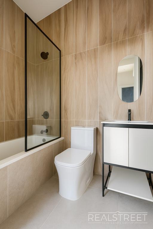 Building Photo - Spacious Renovated 2-Bedroom Apartment with Modern Comforts